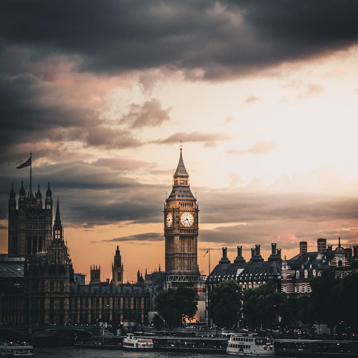 Parents evaluating schools in Netherlands